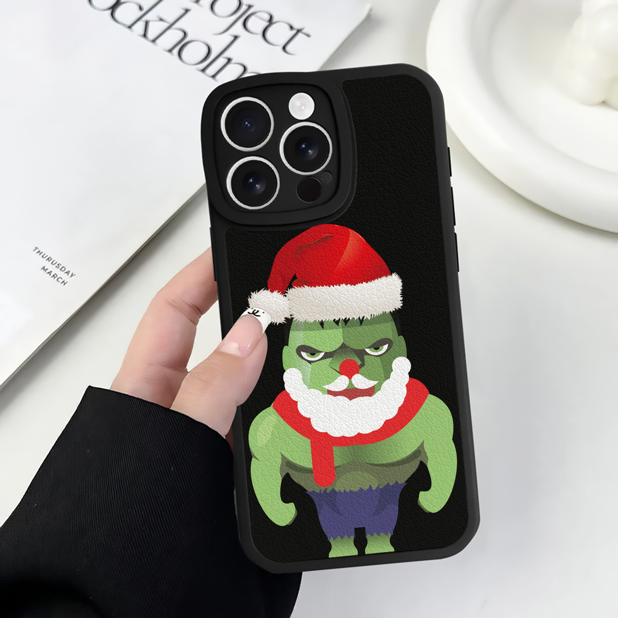 （画像用） アベンジャーズ The Avengers 【iPhone 16シリーズ対応】シリコンスマホケース（レザー調） 材質：シリコン